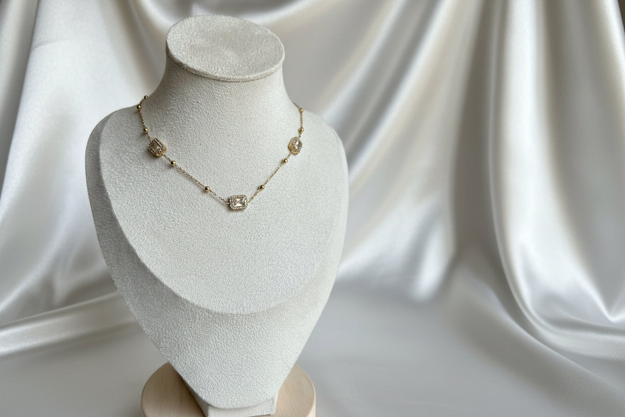 COLLIER BONIFACIO
